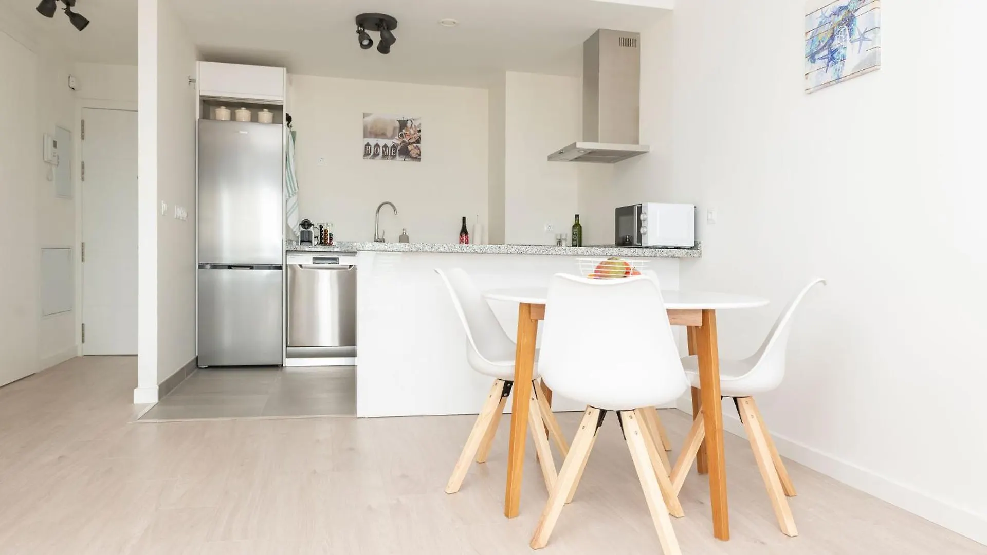 Contemporary One-Bedroom Apartment アルガロボ 0*,
