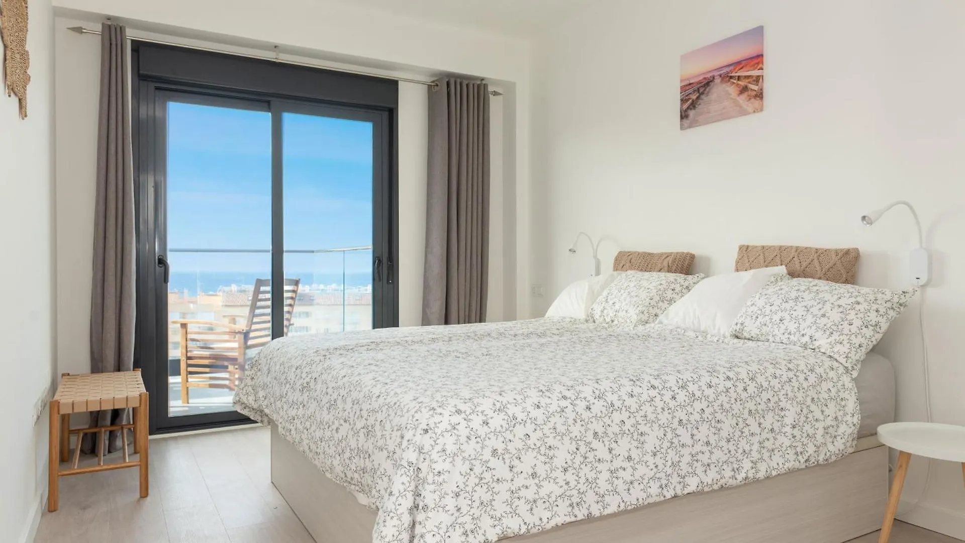 Contemporary One-Bedroom Apartment アルガロボ