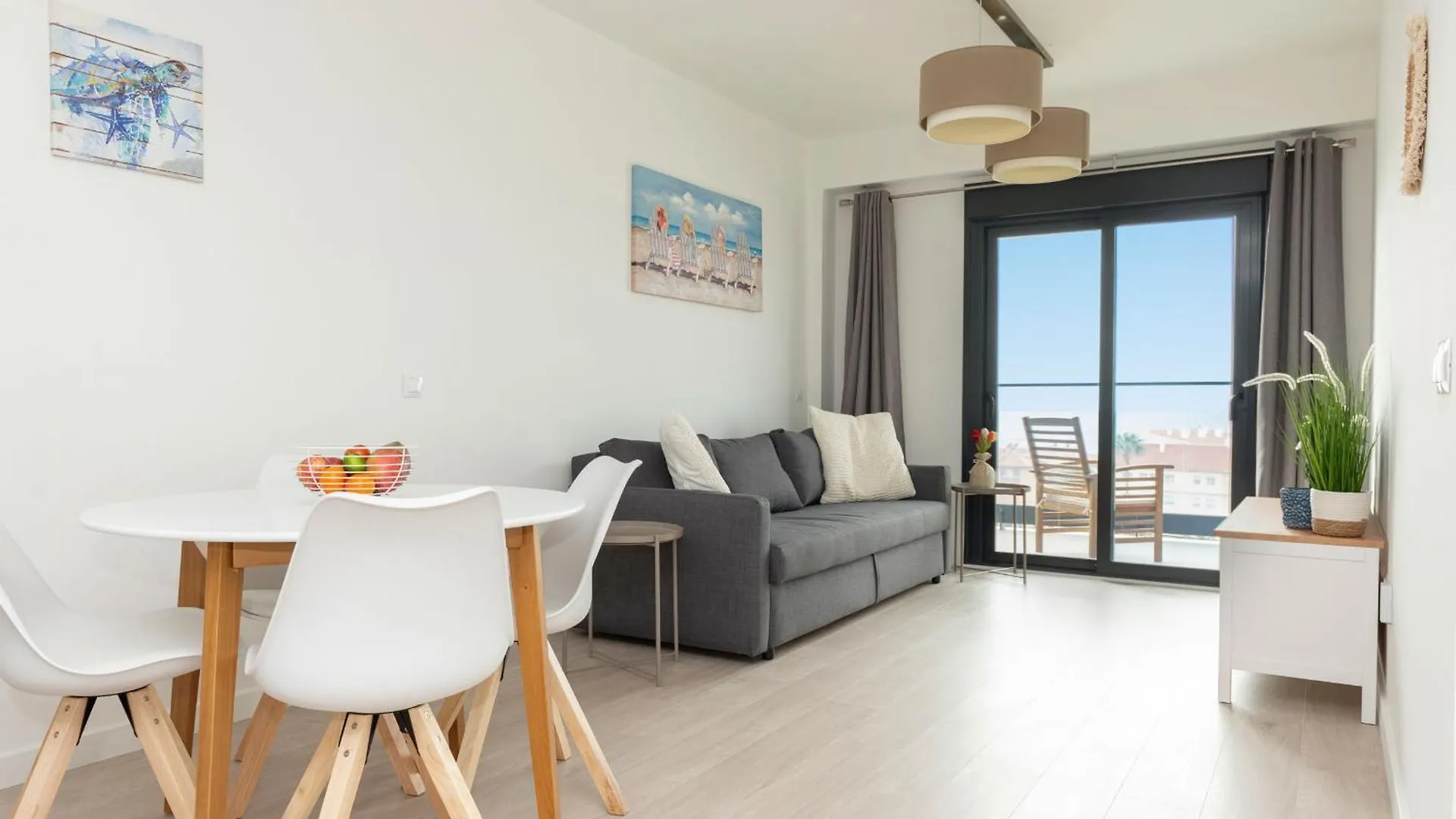 Contemporary One-Bedroom Apartment アルガロボ